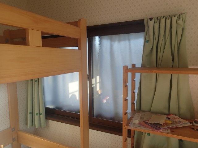 浴室　子供部屋窓